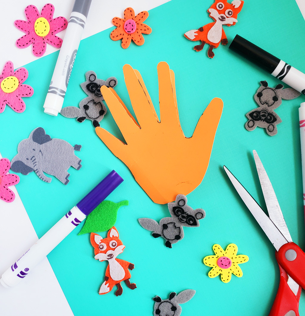 Easy DIY Thanksgiving Cards made with hand prints and stickers on colored craft paper. Perfect for teachers and parents. #thanksgivingcrafts #diythanksgiving