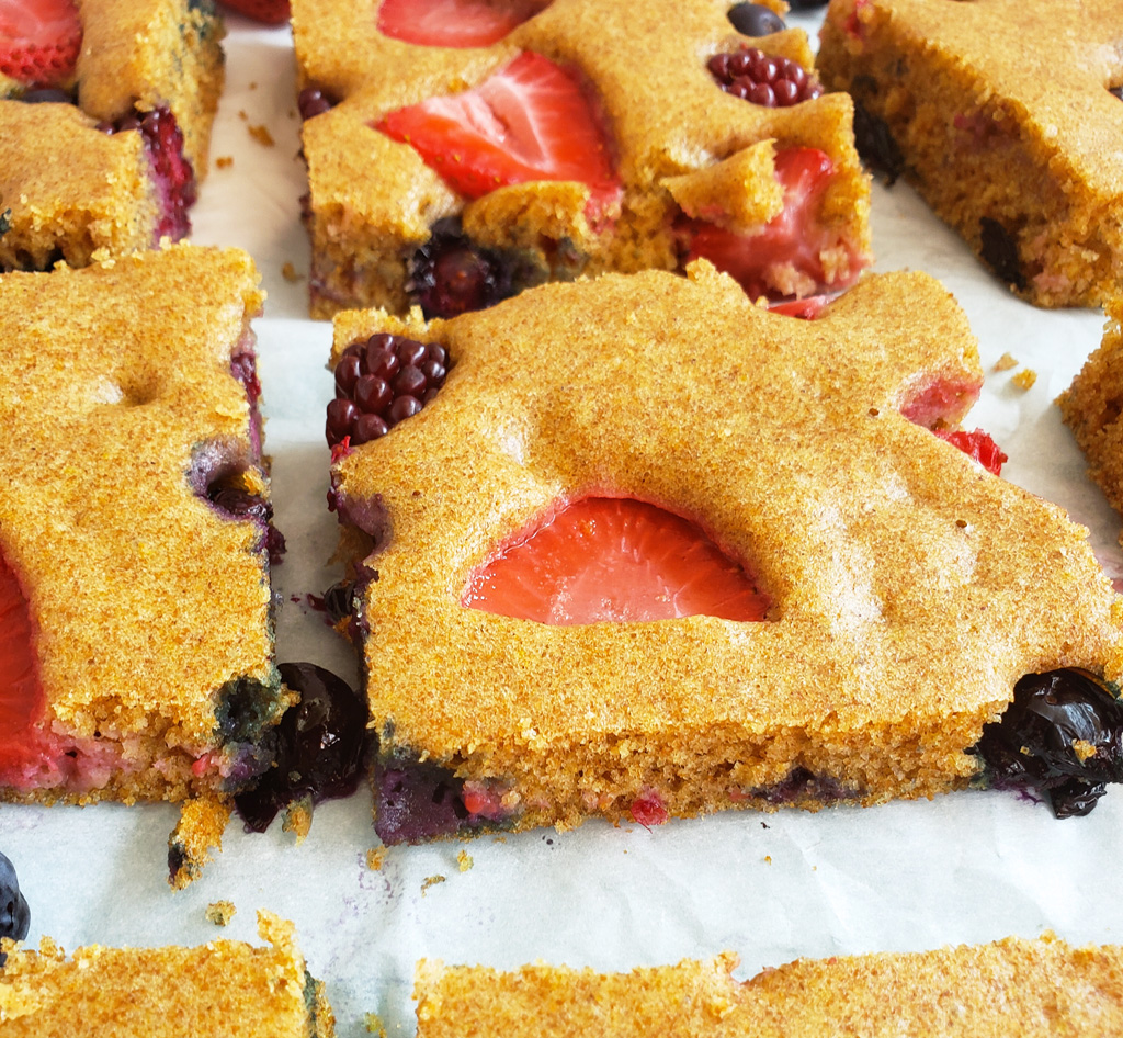 These Very Berry Sheet-Pan Pancakes are an easy, wholesome breakfast that the whole family will enjoy! Made with whole wheat flour, strawberries, blueberries, and raspberries. Littleeatsandthings.com