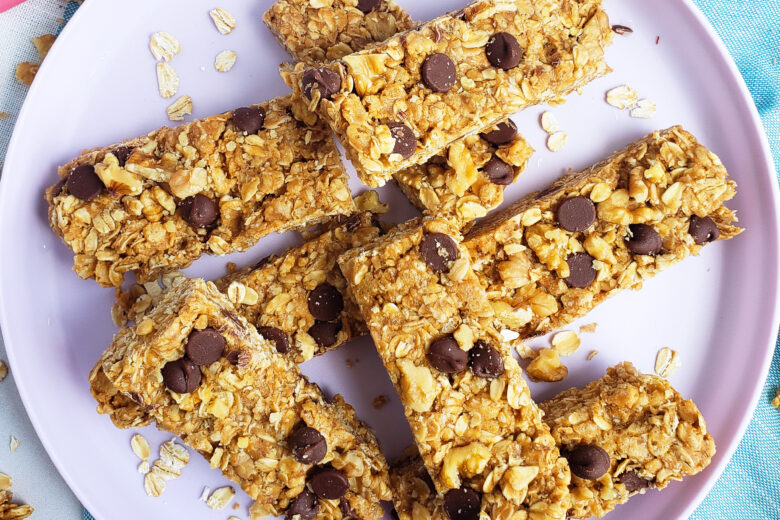 Chocolate, peanut butter, oats, Rice Krispies and honey are some of the great ingredients that make these delicious Chewy Nutty Crispy Rice Granola Bars. They are the perfect after school snack. Littleeatsandthings.com