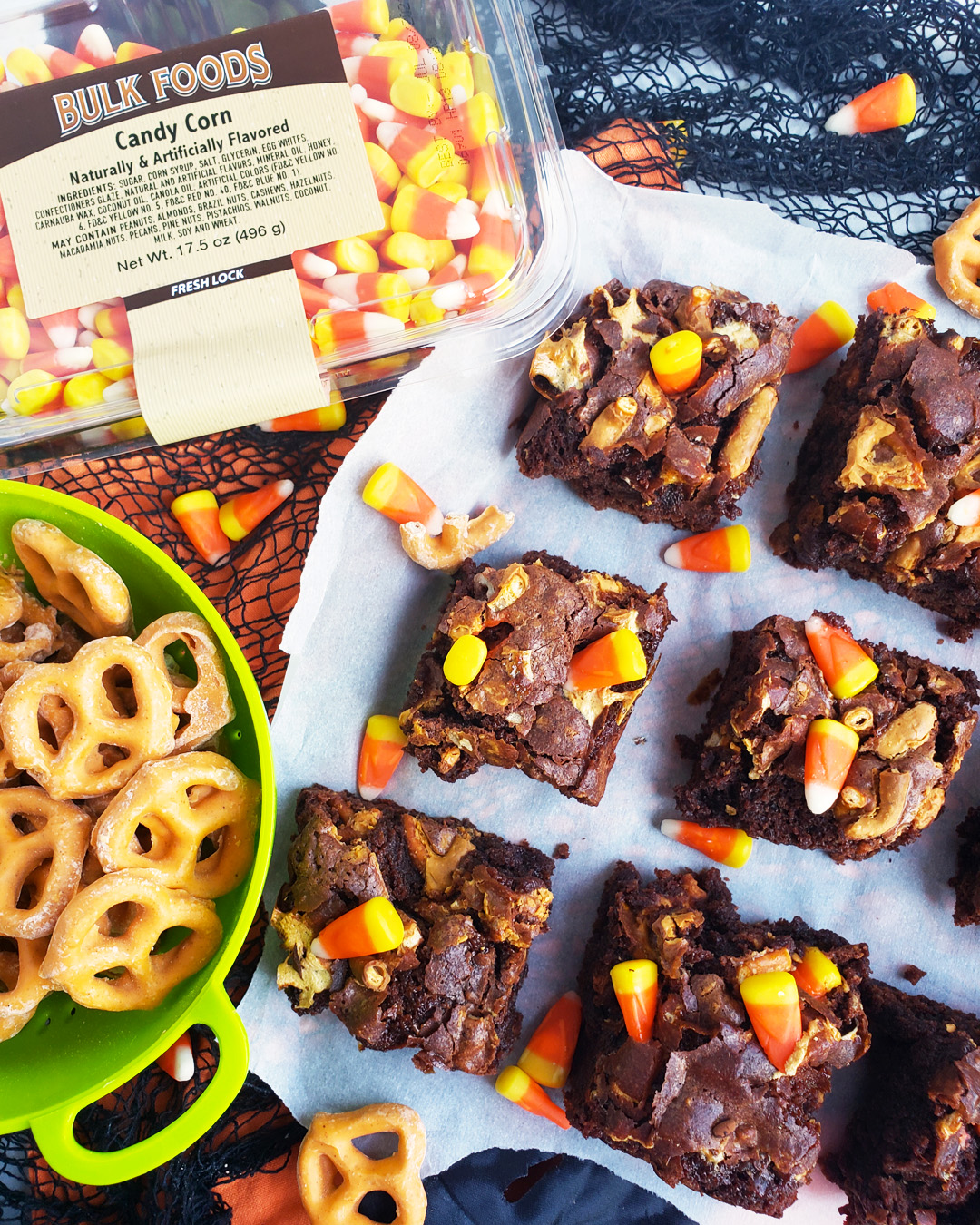 These Easy Halloween Brownie Bars are a fun, delicious, and festive dessert , topped with candy corn, pumpkin spice pretzels, and marshmallows. beautifuleatsandthings.com