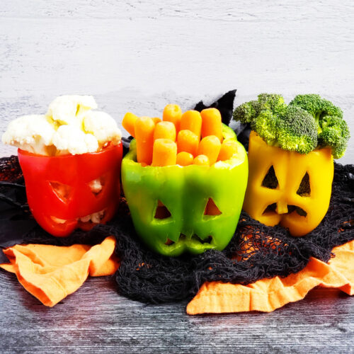 These Spooky Halloween Jack-O-Lantern Bell Peppers are the perfect, nutritious treat for a night of fun! It’s a great way to encourage your kids to eat more veggies! beautifuleatsandthings.com