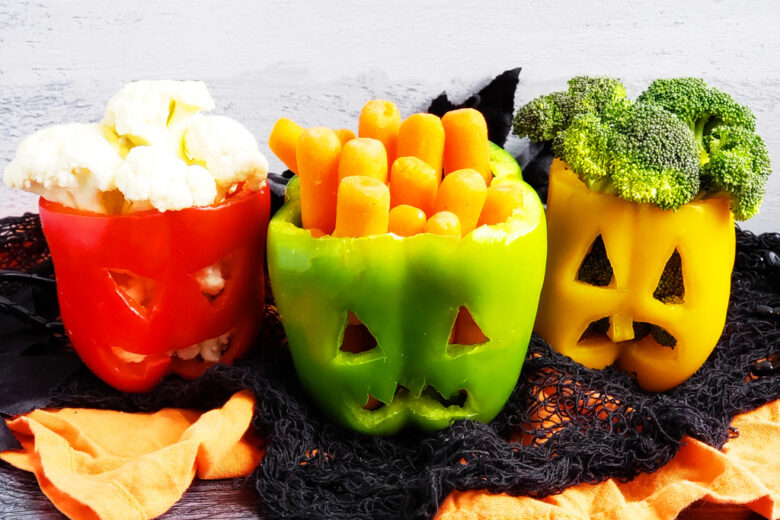 These Spooky Halloween Jack-O-Lantern Bell Peppers are the perfect, nutritious treat for a night of fun! It’s a great way to encourage your kids to eat more veggies! beautifuleatsandthings.com