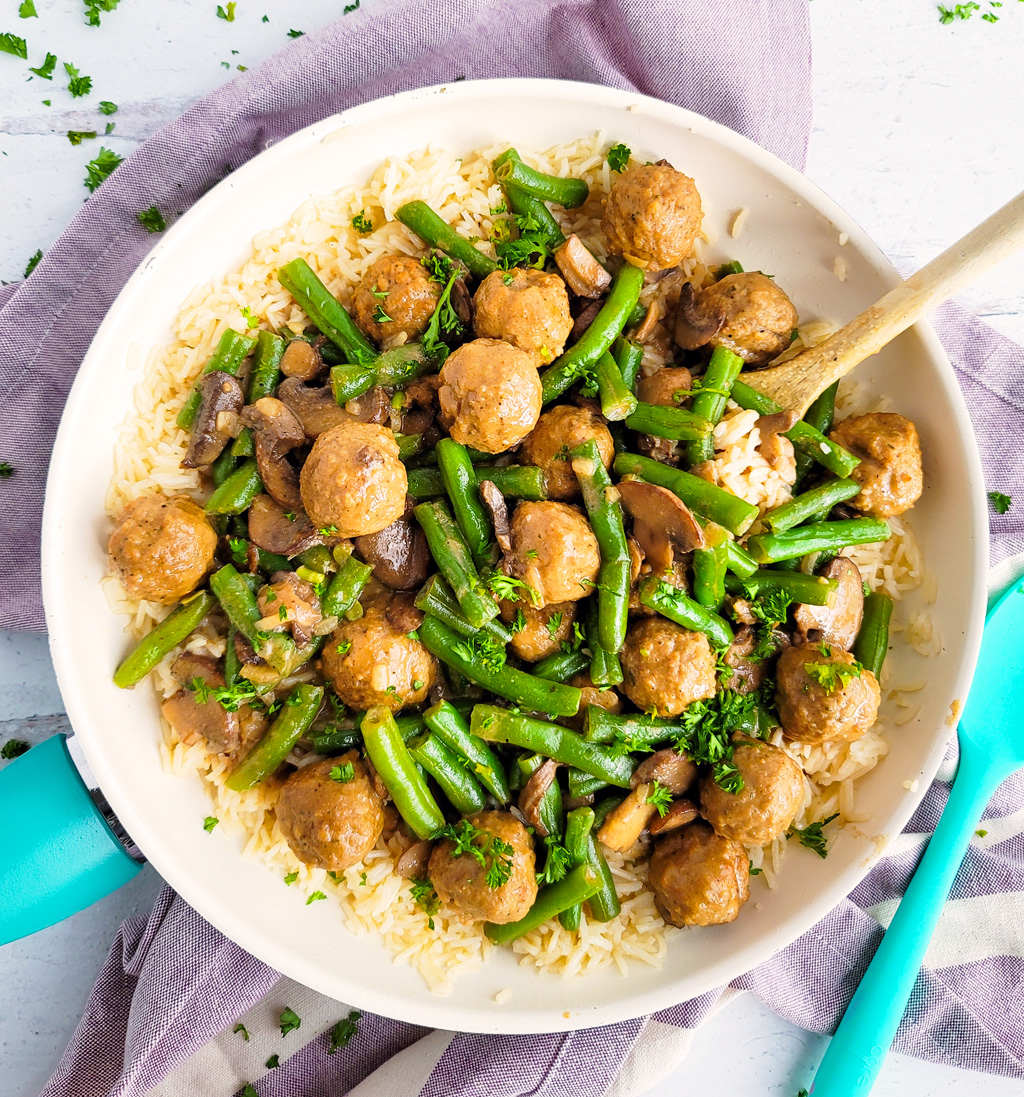 This One-Pot Meatballs & Green Beans with Mushrooms recipe is so easy to make, and perfect for busy weeknights littleeatsandthings.com