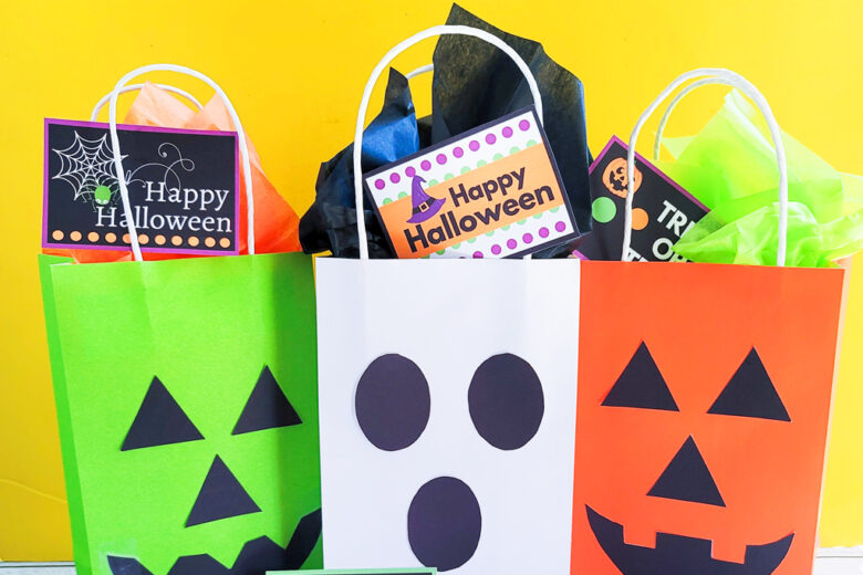 Easy DIY Halloween Treat Bags with FREE Printables littleeatsandthings.com