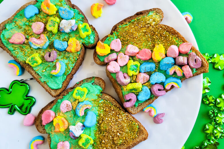 St. Patrick’s Day Leprechaun Toast with lucky charms cereal marshmallows, gold sprinkles, and edible glitter littleeatsandthings.com