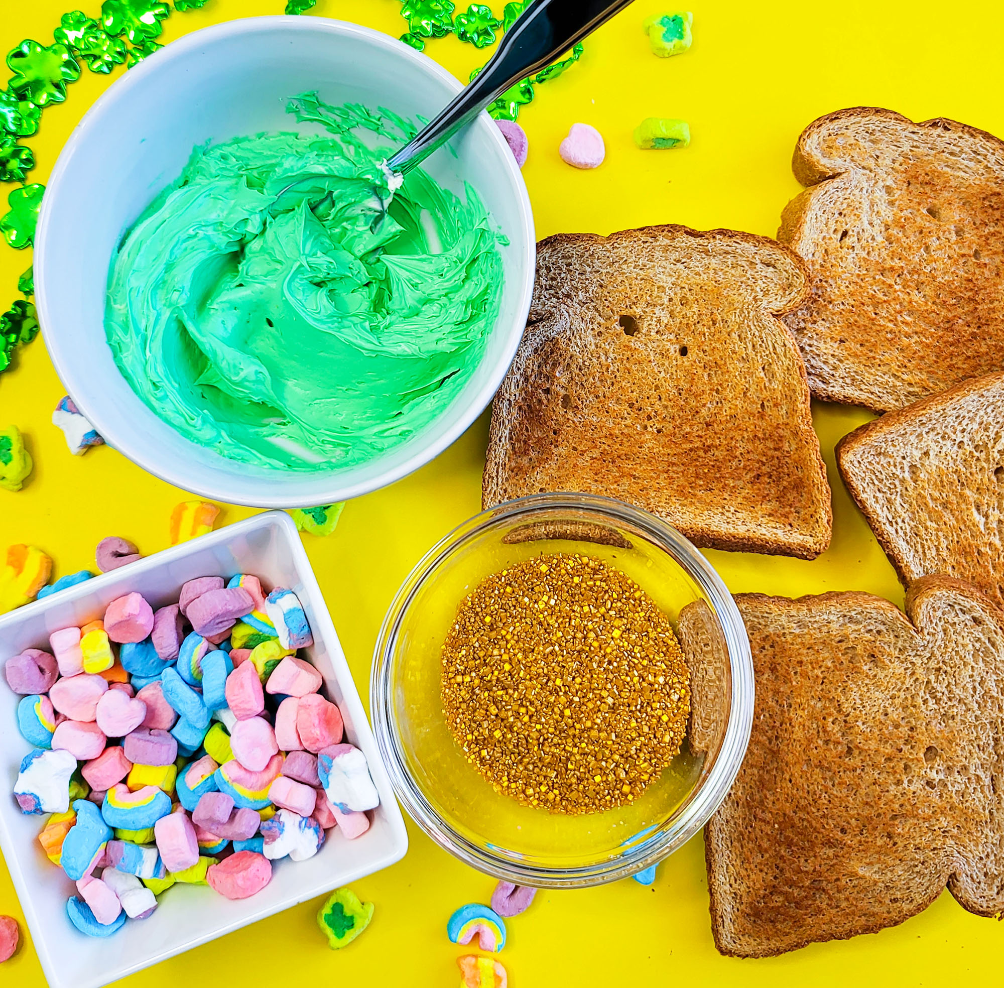 St. Patrick’s Day Leprechaun Toast with lucky charms cereal marshmallows, gold sprinkles, and edible glitter littleeatsandthings.com