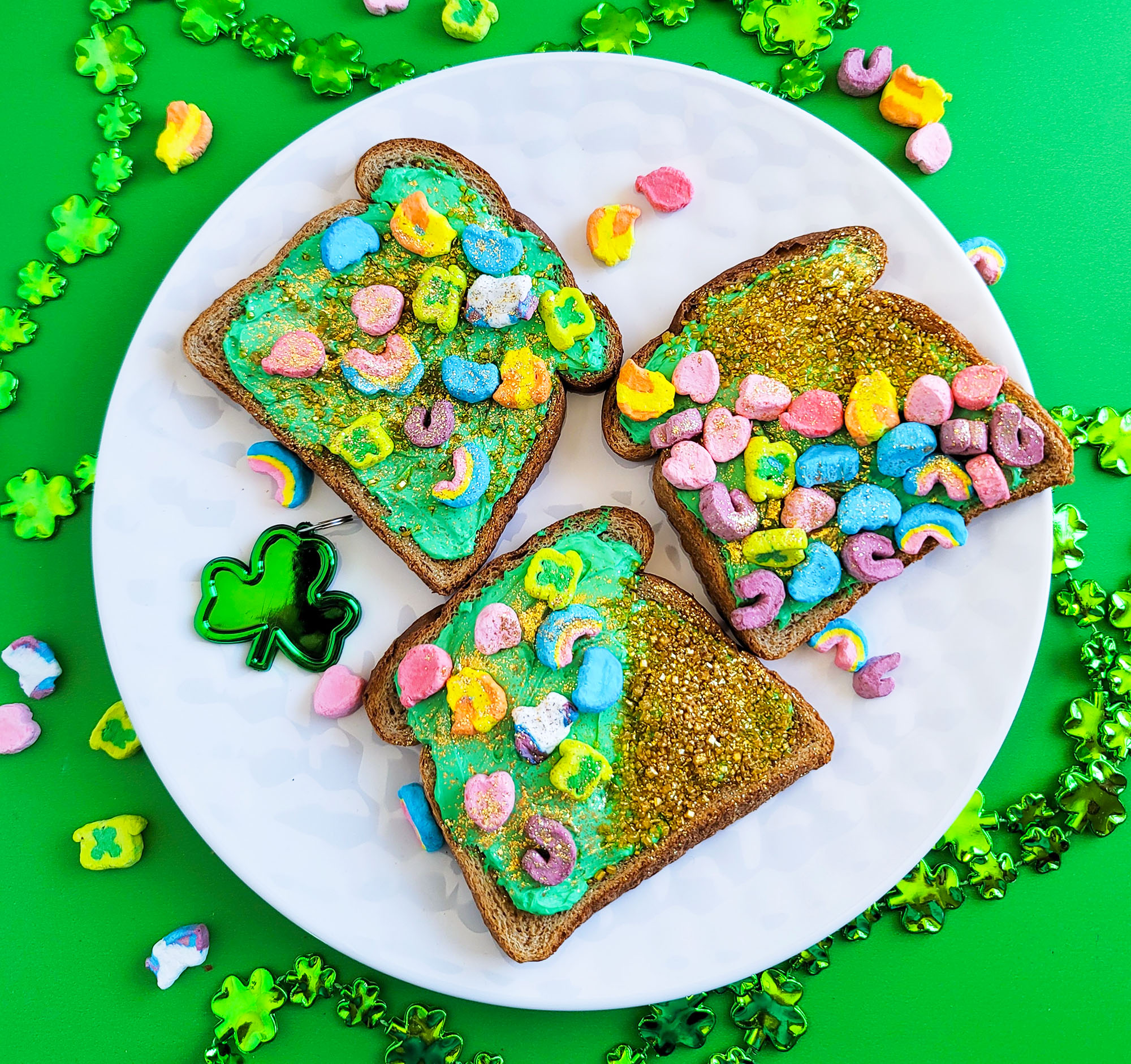 St. Patrick’s Day Leprechaun Toast with lucky charms cereal marshmallows, gold sprinkles, and edible glitter littleeatsandthings.com