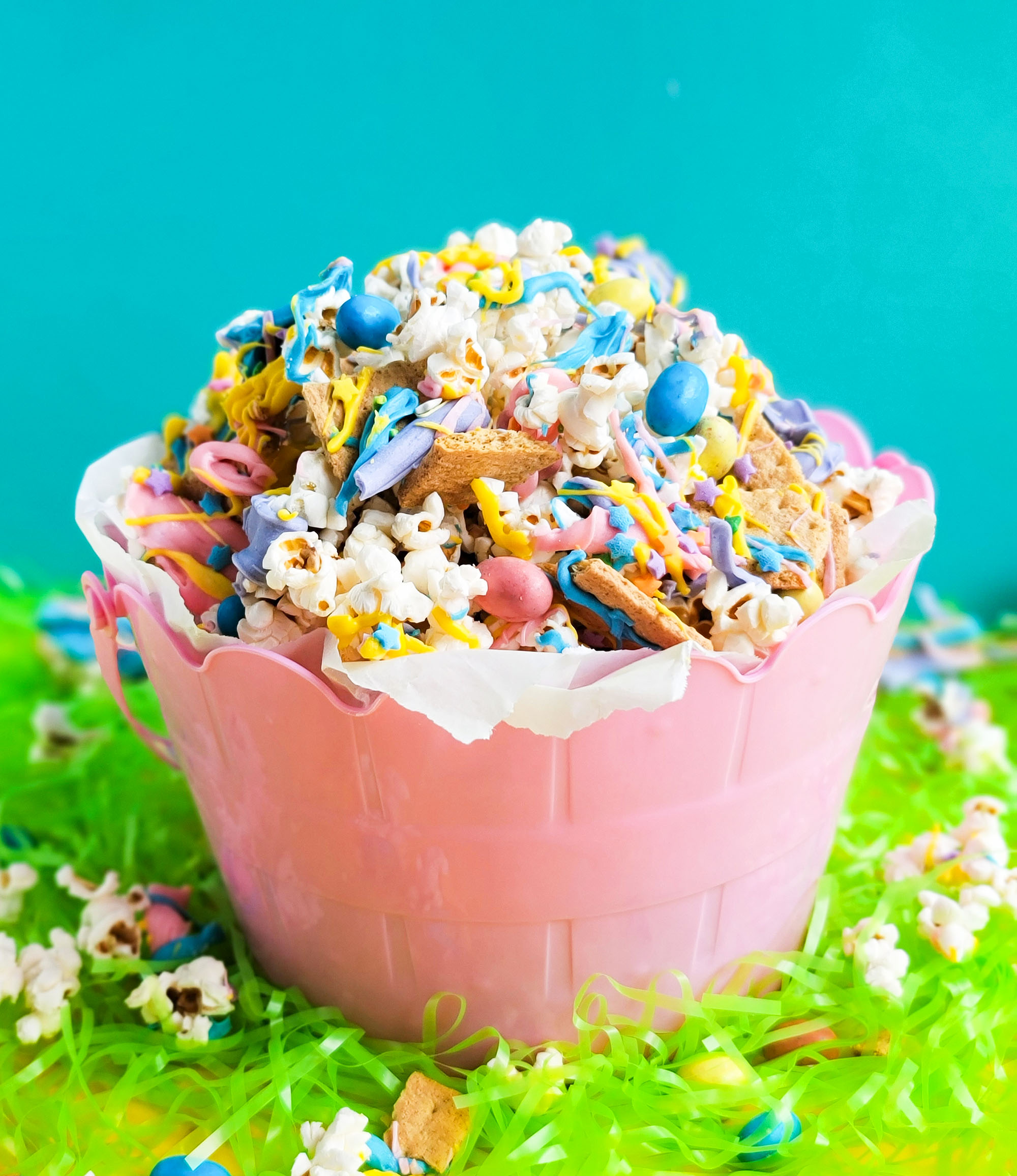 Easy Easter Popcorn Mix with White Chocolate & Mini Eggs