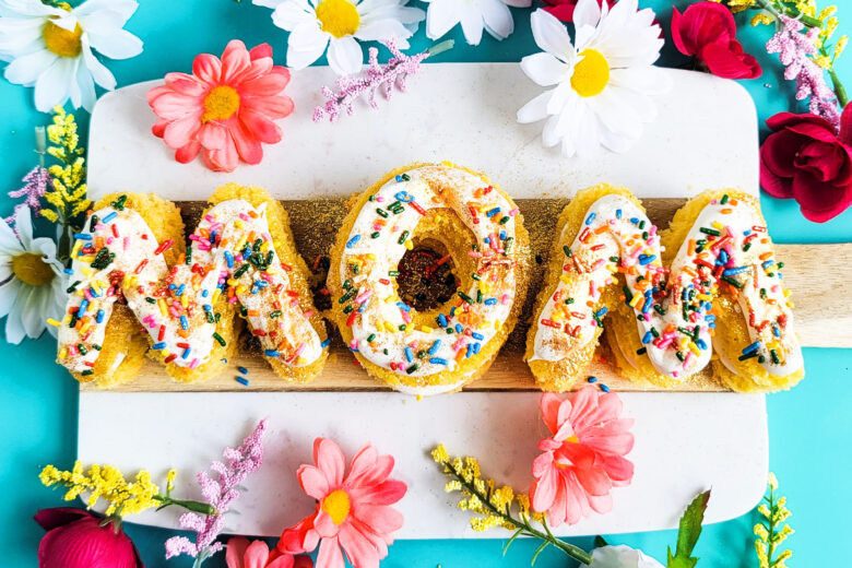 MOM Cakes for Mother’s Day made with yellow cake mix, vanilla frosting, sprinkles, and gold glitter littleeatsandthings.com